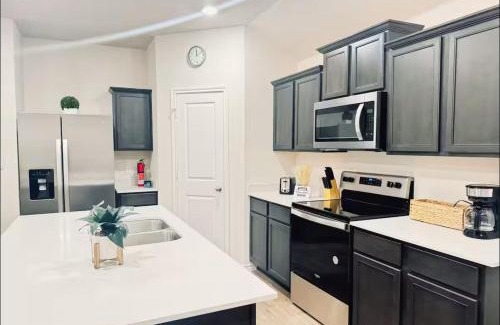 Sherman Villa | NEW King Bed Private Yard Near Everything