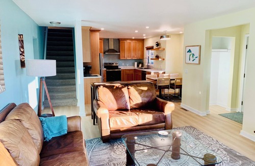 Sheboygan House | New King Park Beach Lookout Deluxe! 3BR Right at Lake!