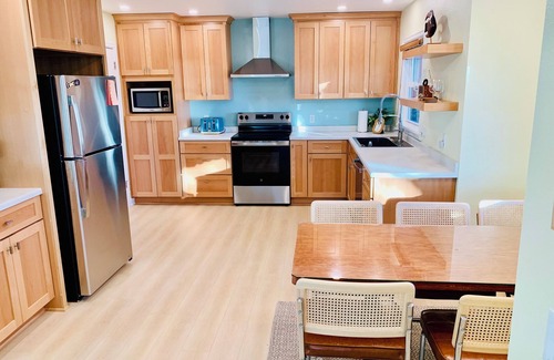 Sheboygan House | New King Park Beach Lookout Deluxe! 3BR Right at Lake!
