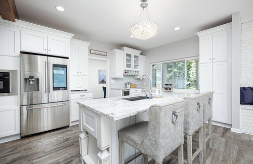 Brooklyn House | New l Lake Front House l Hot Tub