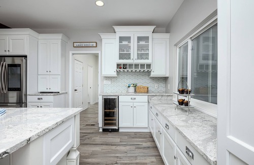 Brooklyn House | New l Lake Front House l Hot Tub