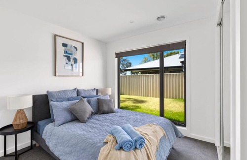 Yarrawonga Apartment | NEW - Lake Breeze in Rosella Place