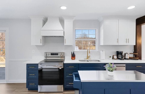 Buford House | New! Lake House/12 guests/8beds/3 Baths/King/Queens/Fulls