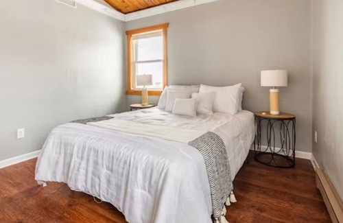 Atwater Cabin | New! Lakeshore Retreat on Diamond Lake