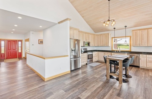 Crary Villa | NEW! Lakeside 4BR Retreat | Private, Peaceful & Scenic