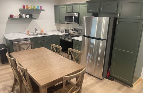 Hamlin County Apartment | New lakeside apartment with covered parking