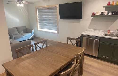 Hamlin County Apartment | New lakeside apartment with covered parking