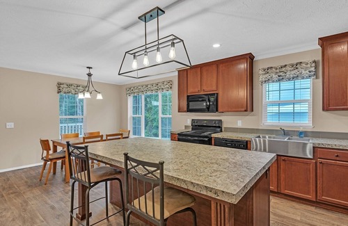 Mackinaw City House | NEW! Lakeside Retreat w/Beach Access & Kayaks