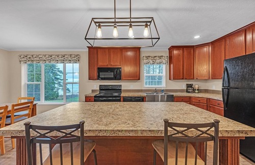 Mackinaw City House | NEW! Lakeside Retreat w/Beach Access & Kayaks