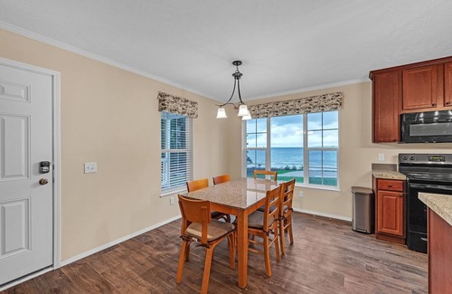 Mackinaw City House | NEW! Lakeside Retreat w/Beach Access & Kayaks