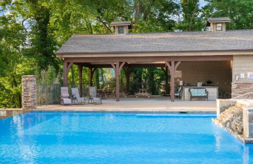 Branson House | New Lakeview Penthouse - Amenities Galore