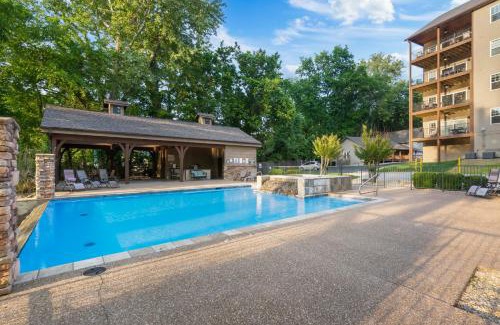 Branson House | New Lakeview Penthouse - Amenities Galore