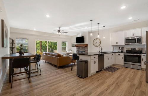 Branson House | New Lakeview Penthouse - Amenities Galore