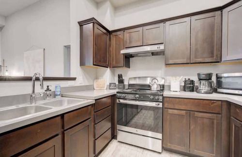 Bozeman Apartment | NEW Lion’s Den | King Bed | Walk to MSU