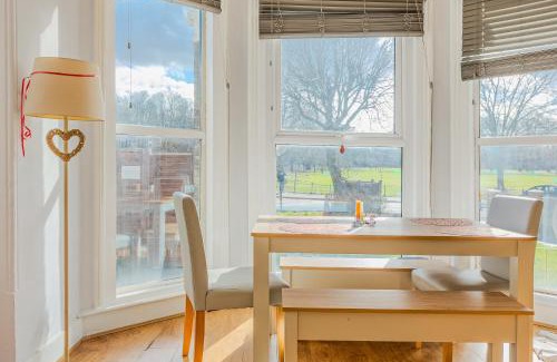 Shaftesbury Apartment | New listing! 2BR flat with patio in Clapham Common