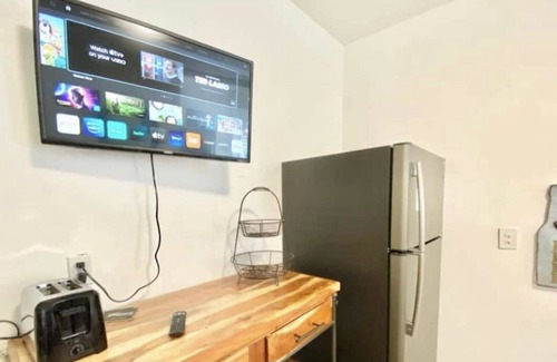 North Hyde Park Apartment | NEW LISTING!! #4 - Cozy Bungalow Apartment in SOHO & UT area.