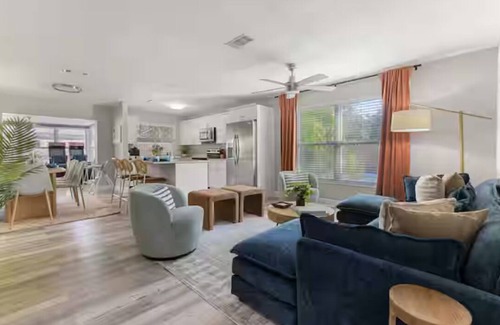 Seminole House | New listing~Basketball Court~10 min to Beach~Game Room~ Pool~Spa~Sleeps 14