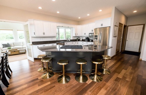 Alexandria House | NEW LISTING. Beautiful Alexandria DREAM home perfect for families and friends!
