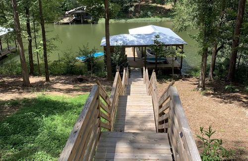 Northport House | New listing! Bright and airy waterfront home on Lake Tuscaloosa
