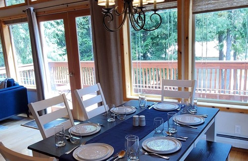 Troy House | NEW LISTING! Bring the whole family and relax on Bull lakes, Angel island.
