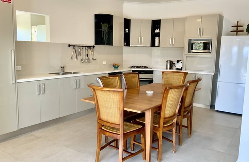 Eden House | New listing! Central, spacious & Clean!
