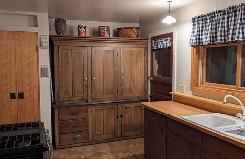 Little Lake Cottage | New Listing, Charming 2-bedroom cottage in Seney, White Birch Cottage