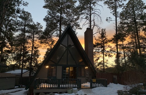 Groom Creek Cabin | New Listing - Cozy A-Frame cabin in adorable Mt neighborhood just 12 min to DT!