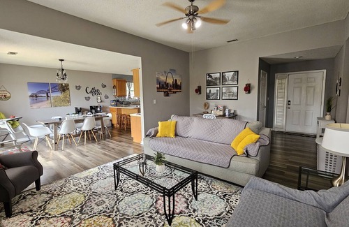 Columbia House | NEW LISTING Cozy family-friendly house in the heart of Columbia