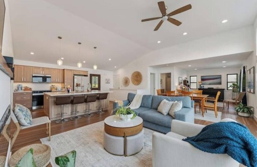 New Lisbon House | New Listing Direct Access to Sunset Lake 5BR Home Arcade Games, Grill Patio/deck
