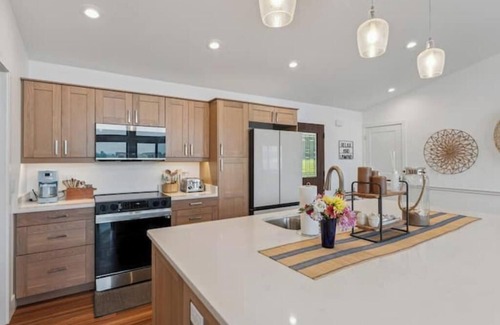 New Lisbon House | New Listing Direct Access to Sunset Lake 5BR Home Arcade Games, Grill Patio/deck