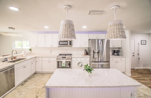 Weeki Wachee Gardens House | New Listing! Dockside Palms Weeki Wachee-Spring Fed Canal-Boat Friendly!