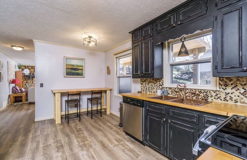 Dahlonega House | New Listing! Downtown Getaway- Minutes to Dahlonega/Pool/Hot Tub/Game Room