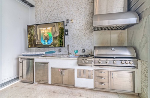 Saint Armands Key House | New Listing! Dream Island | Pet Friendly Home w/Private Heated Pool and Spa