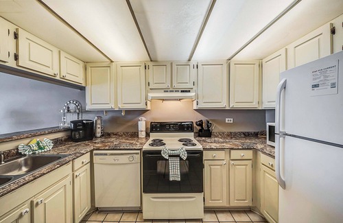 Holiday Beach Condo | NEW Listing, FREE Golf & Tix! Mariner West 306, Heated Pool, Tennis & Grills!