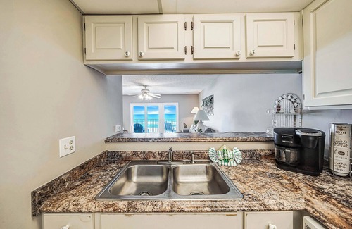 Holiday Beach Condo | NEW Listing, FREE Golf & Tix! Mariner West 306, Heated Pool, Tennis & Grills!