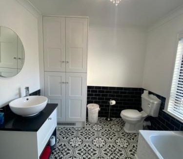 Lecemy House | NEW LISTING Faye’s Place
