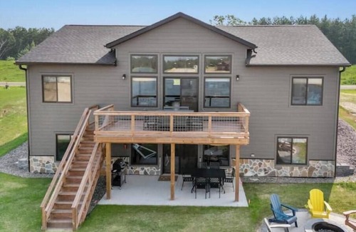 New Lisbon House | New Listing Lakeside Beach Sleeps 15+ Pet friendly Firepit, Grill, Kayaks, Games