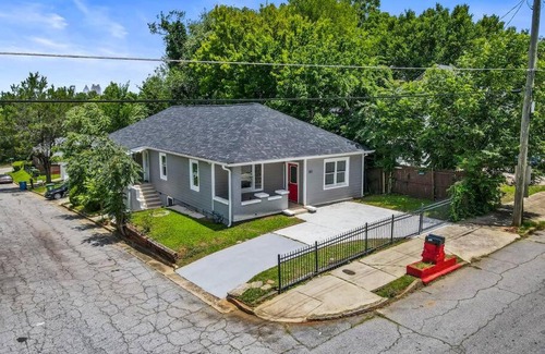 Pittsburgh House | New Listing Large Home Near Mercedes Benz Stadium Sleeps 12 Coffee BBQ AC Parking