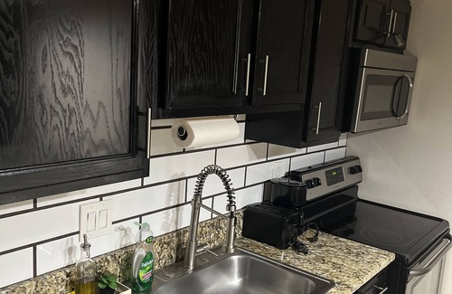 Florida Central Atlantic Coast Apartment | *NEW LISTING* Luxury Condo in Orlando FL. Universal Studios , Sea World . ICON