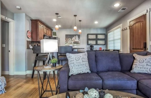 Plaza Westport Condo | New Listing Luxury King Plaza