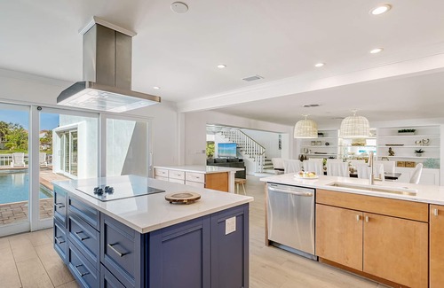 Saint Armands Key House | New Listing! Manatee Cove | Waterfront Home on Lido Key, 30 Second Walk to St. Armands Circle!