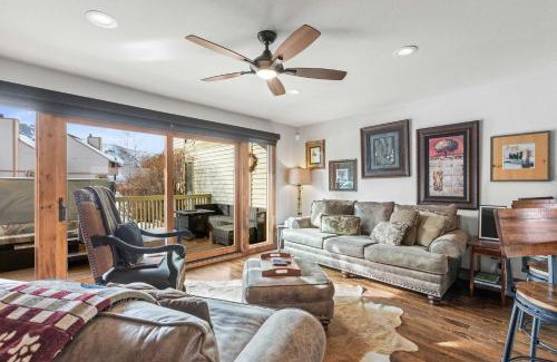 Park Meadows House | New Listing Modern Pet Friendly Retreat with Hot Tub Fireplace