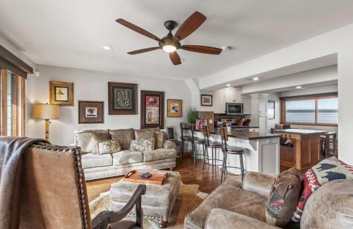 Park Meadows House | New Listing Modern Pet Friendly Retreat with Hot Tub Fireplace
