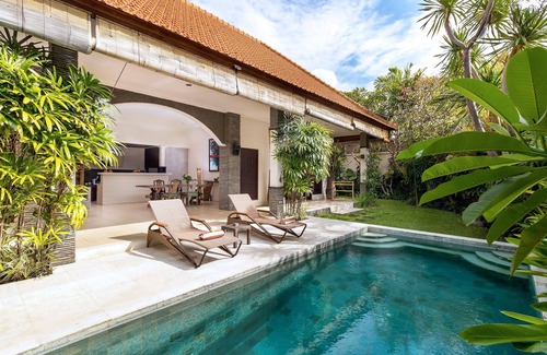 Petitenget Villa | New listing opening discount! 2bedroom villa in central Seminyak area