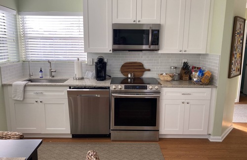 Isla del Sol Condo | NEW LISTING Paradise-Newly Updated Condo Close to Everything. Beach, Bike, Pool