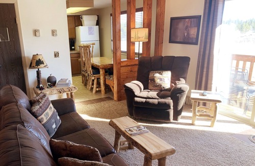 Horse Butte Condo | NEW LISTING! Quiet 2 Bedroom Mountain Retreat in a Center of a Mountain Valley