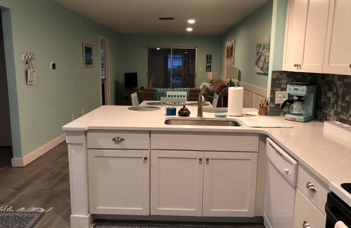 New Port Richey Condo | NEW LISTING: Quiet 2-bdrm 2-bath condo by golf course.