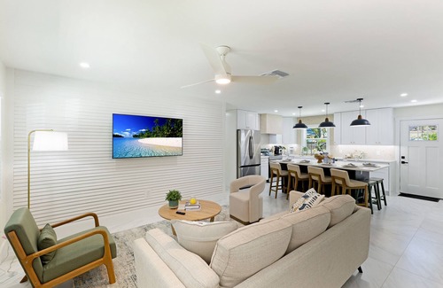South Bradenton House | New listing! Relaxing oasis. Fully furnished!
