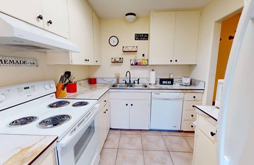 Midland House | NEW LISTING Right At Home-Midland Cowboy Siesta Corner Lot w/Patio & Cov'd Park