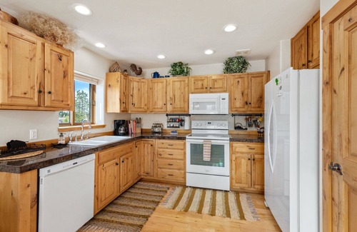 Elk Meadows House | New Listing! Sneffels Retreat - Tranquil Getaway - Direct Views of Sneffels!